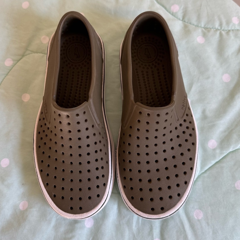 Native Green Kids Slip-On Shoes Size 1